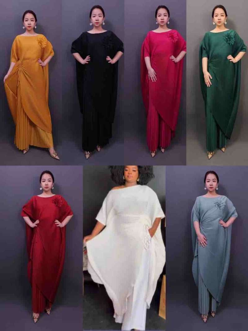 Plus Size Flower Applique Overlay Pleated Maxi Dress