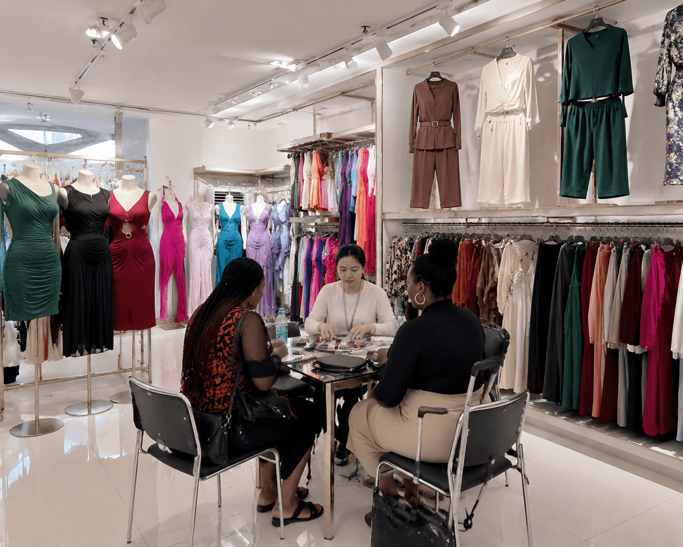 Guangzhou womenswear wholesale showroom for African market buyers
